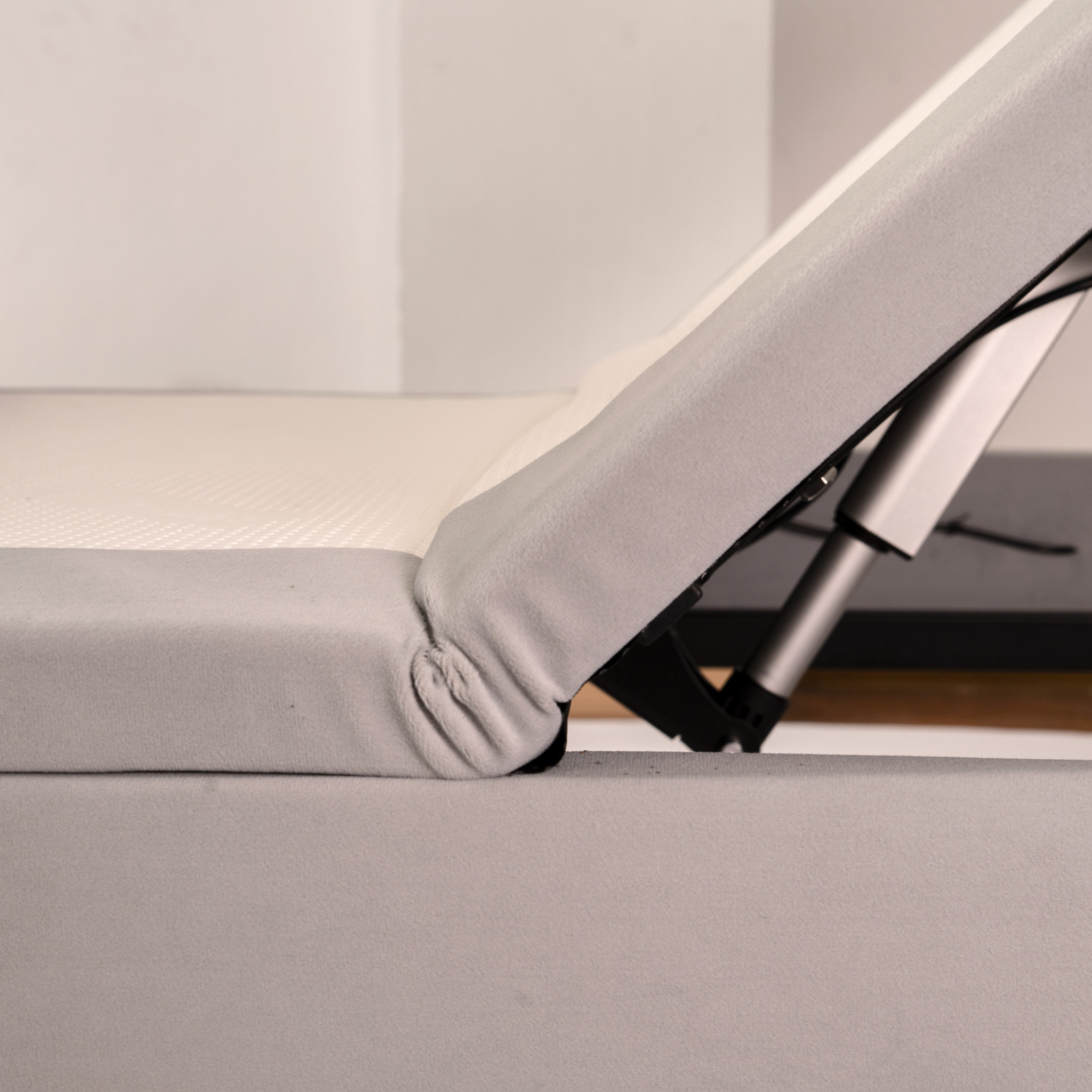 LUMI Adjustable Base